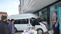 Samsun’da Öğrenci Servisi Markete Girdi!