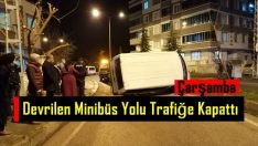 Çarşamba’da Devrilen Minibüs Yolu Trafiğe Kapattı