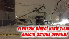 Elektrik Direği Hafif Ticari Aracın Üstüne Devrildi