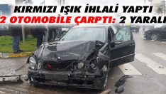 Kırmızı Işık İhlali Yaptı 2 Otomobile Çarptı: 2 Yaralı
