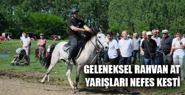 Geleneksel Rahvan At Yarışları Nefes Kesti