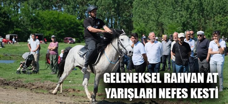 Geleneksel Rahvan At Yarışları Nefes Kesti